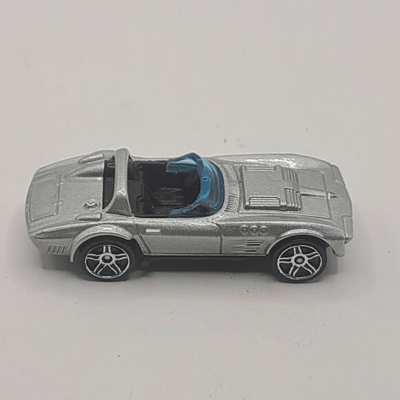 2014 Hot Wheels Gray Convertible, Made in Indonesia - Picture 3 of 5
